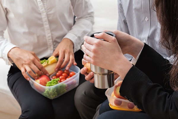 young professionals eating packed lunches