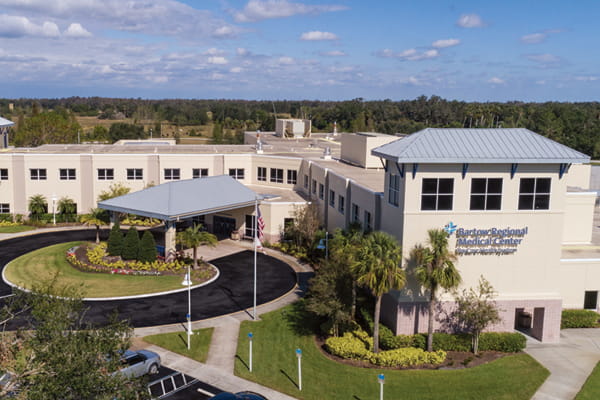 An exterior view of BayCare Bartow Regional Medical Center