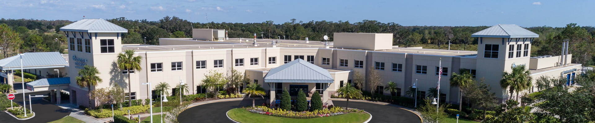 An exterior view of BayCare Bartow Regional Medical Center