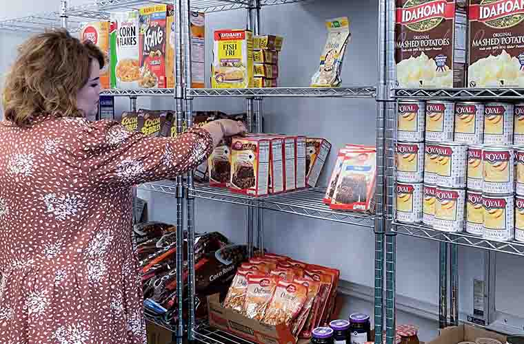 BayCare Helps School Families with Food Pantries